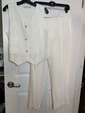 EUC Sir. Women's Cream Tailored Vest & Pants Set size 6